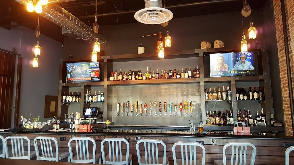 The District Eatery Tap & Barrel | restaurant | 112 W 2nd St, Sanford, FL 32771, USA | 4073302730 OR +1 407-330-2730