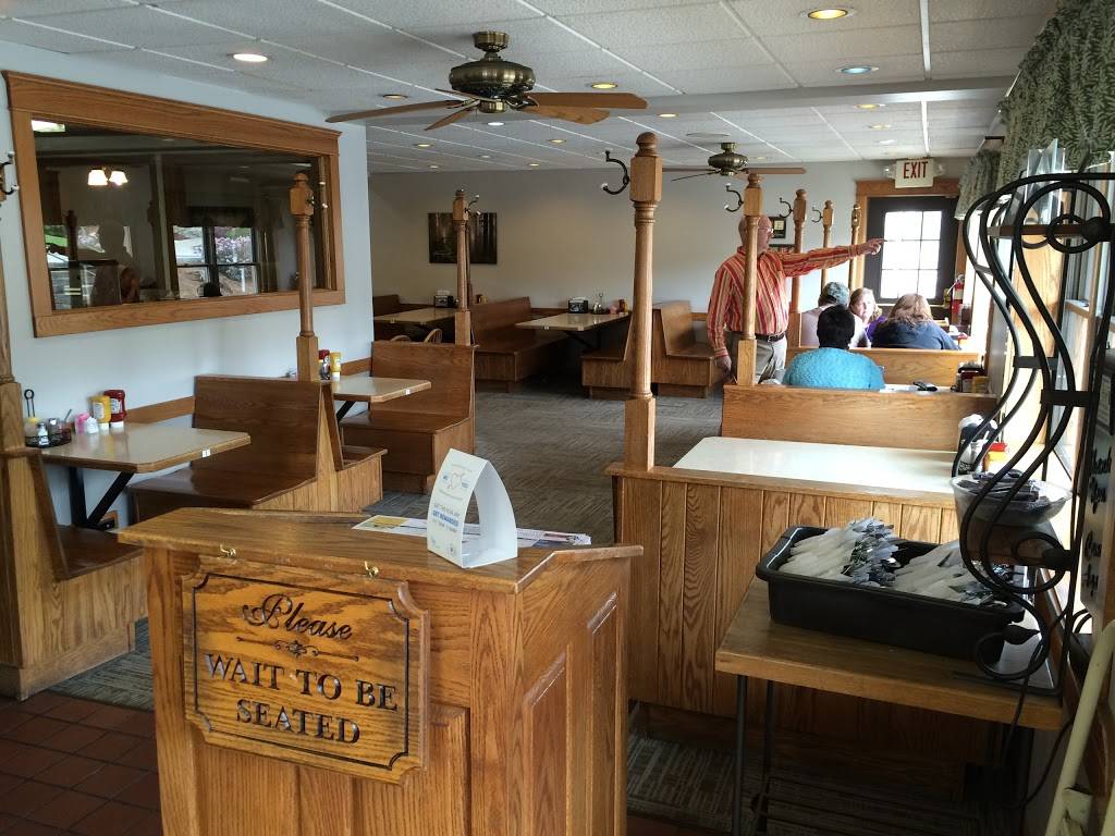 Charm Family Restaurant | restaurant | 4450 OH-557, Charm, OH 44617, USA | 3308932717 OR +1 330-893-2717