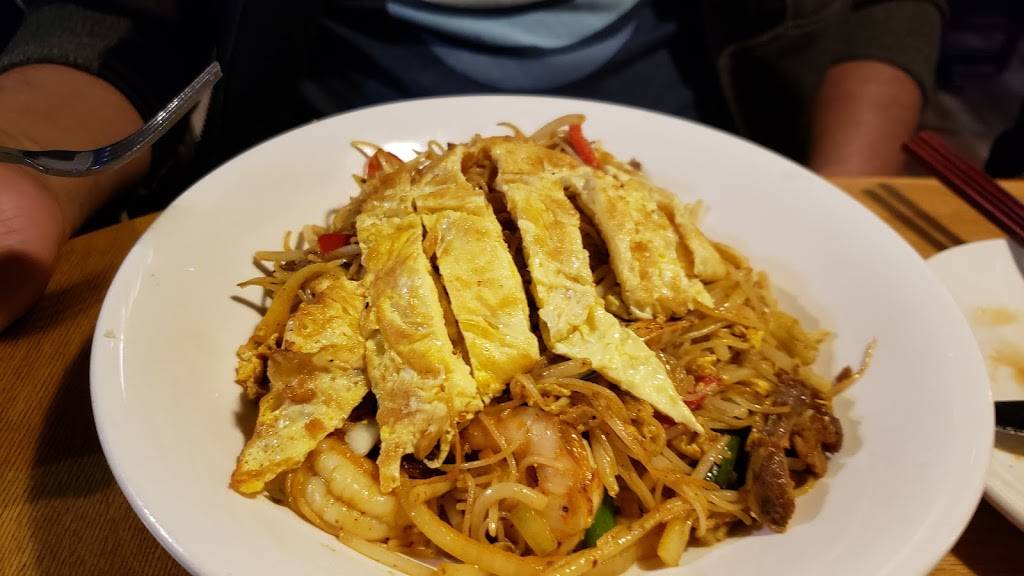 Momo Mee | restaurant | 110 E Greenfield Ave, Milwaukee, WI 53204, USA | 4143169003 OR +1 414-316-9003