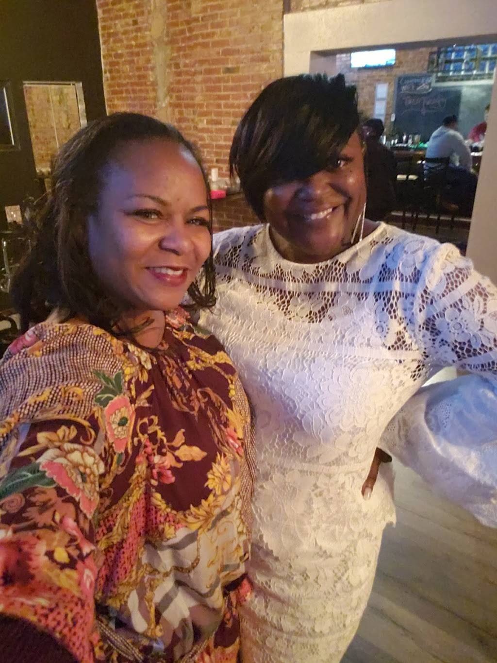 DSquared Bistro | restaurant | 2811 E Prairie Ave, St. Louis, MO 63113, USA | 3144058015 OR +1 314-405-8015