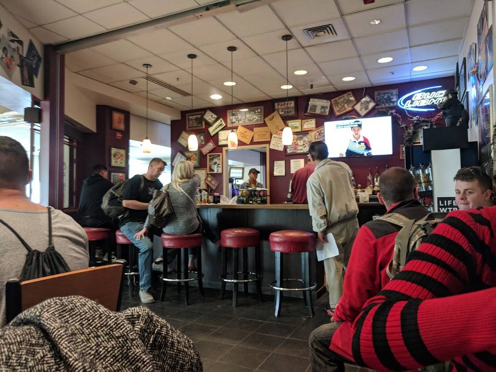 Jakes Bar | restaurant | 2900 E Airport Dr, Ontario, CA 91761, USA | 9099758008 OR +1 909-975-8008