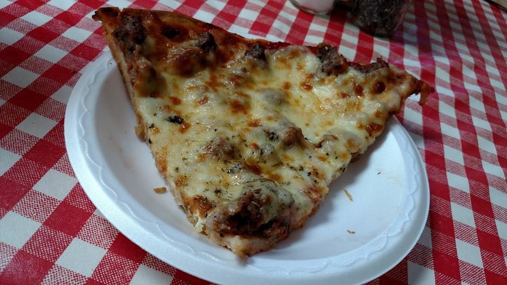 Saporitos Pizzeria | restaurant | 222 W Railroad St, Lena, IL 61048, USA | 8153694400 OR +1 815-369-4400