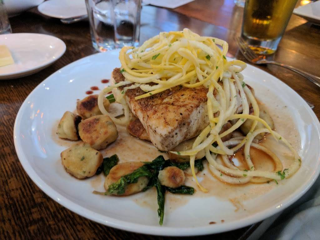 The Mooring Seafood Kitchen & Bar | restaurant | 1 Sayers Wharf, Newport, RI 02840, USA | 4018462260 OR +1 401-846-2260