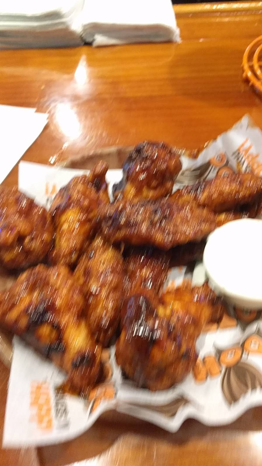 Hooters | restaurant | 70 Wolf Rd, Colonie, NY 12205, USA | 5184389300 OR +1 518-438-9300