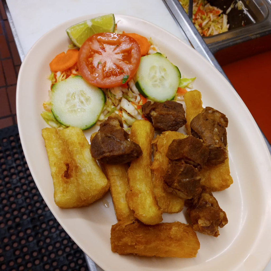 Pupuseria El Buen Sazón | restaurant | 17405 Clark Ave, Bellflower, CA 90706, USA | 5628666846 OR +1 562-866-6846