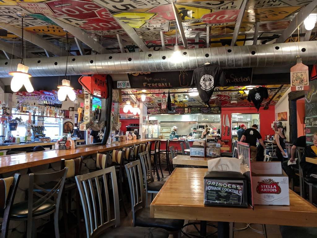 Grinders Stonewall | restaurant | 10240 Pflumm Rd, Lenexa, KS 66215, USA | 9138882000 OR +1 913-888-2000