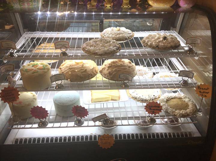 Pie Pan Restaurant & Bakery | bakery | 905 N Park Dr, Evansville, IN 47710, USA | 8124252261 OR +1 812-425-2261
