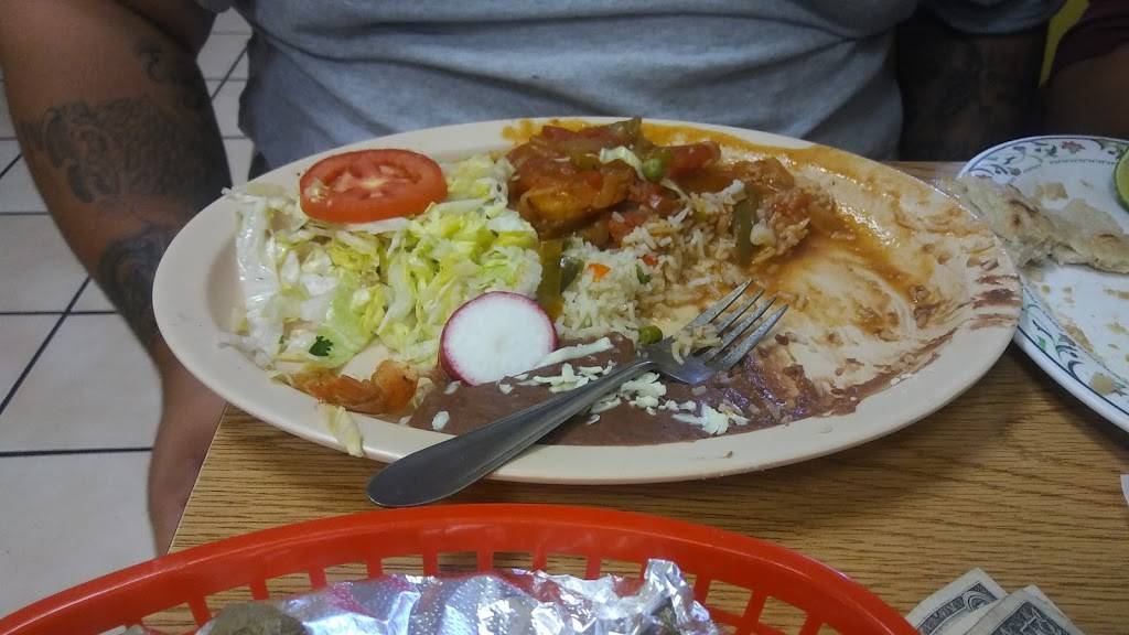 Un Rincon Centro Americano | restaurant | 13576 Harbor Blvd B3, Garden Grove, CA 92843, USA | 7145373828 OR +1 714-537-3828