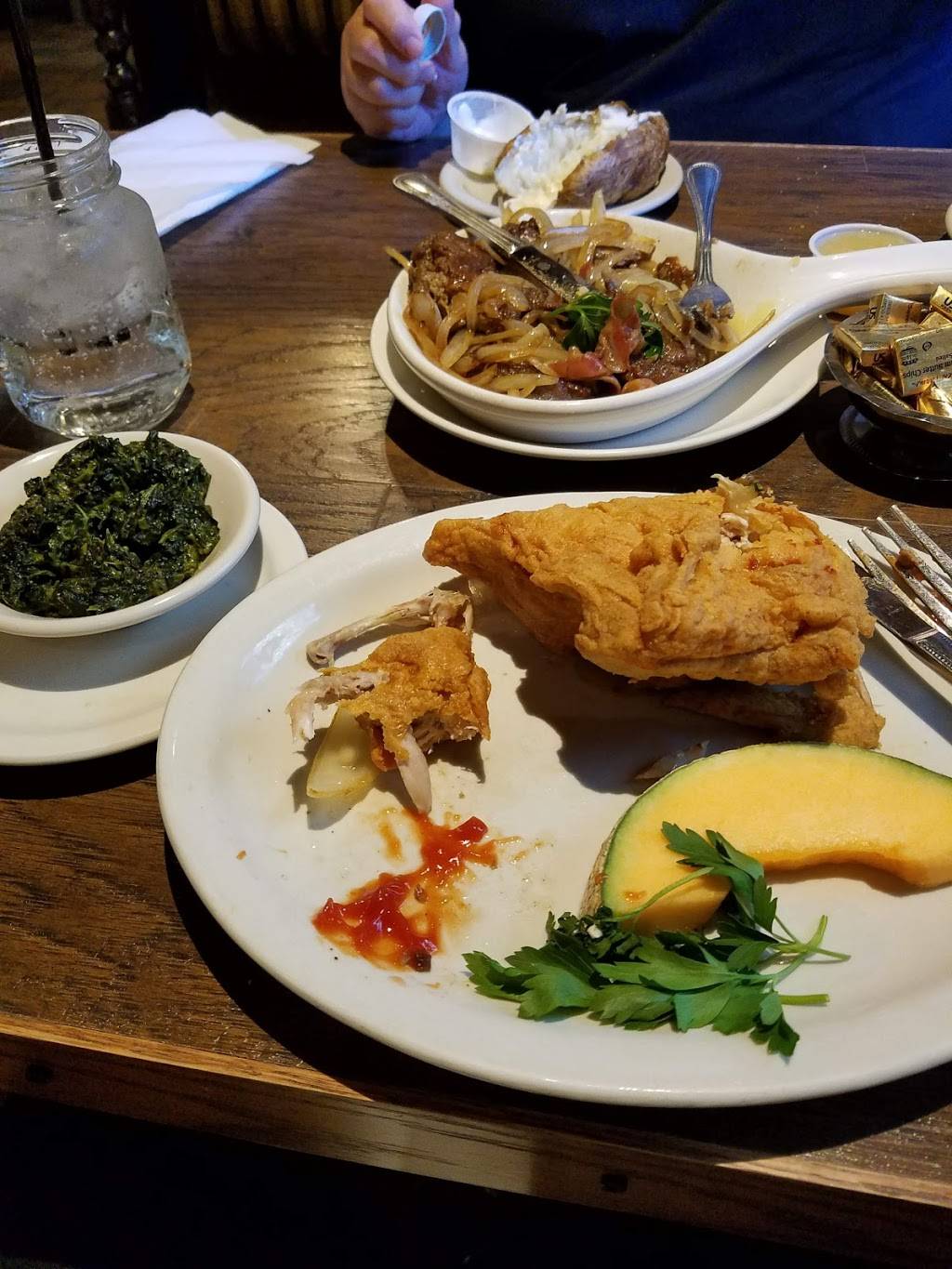 Hanks Farm Restaurant | restaurant | 2973 IL-71, Ottawa, IL 61350, USA | 8154332540 OR +1 815-433-2540