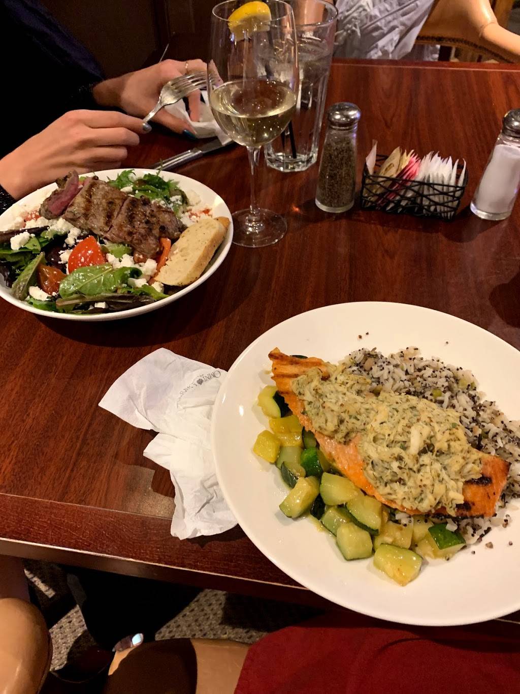 Legends Bar & Grill | restaurant | 2727 W Club Dr, Tucson, AZ 85742, USA | 5208772378 OR +1 520-877-2378