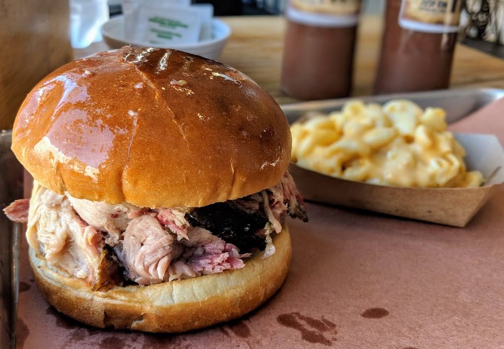 Just Qin Barbecue Restaurant | restaurant | 975 E McMillan St, Cincinnati, OH 45206, USA | 5134526328 OR +1 513-452-6328