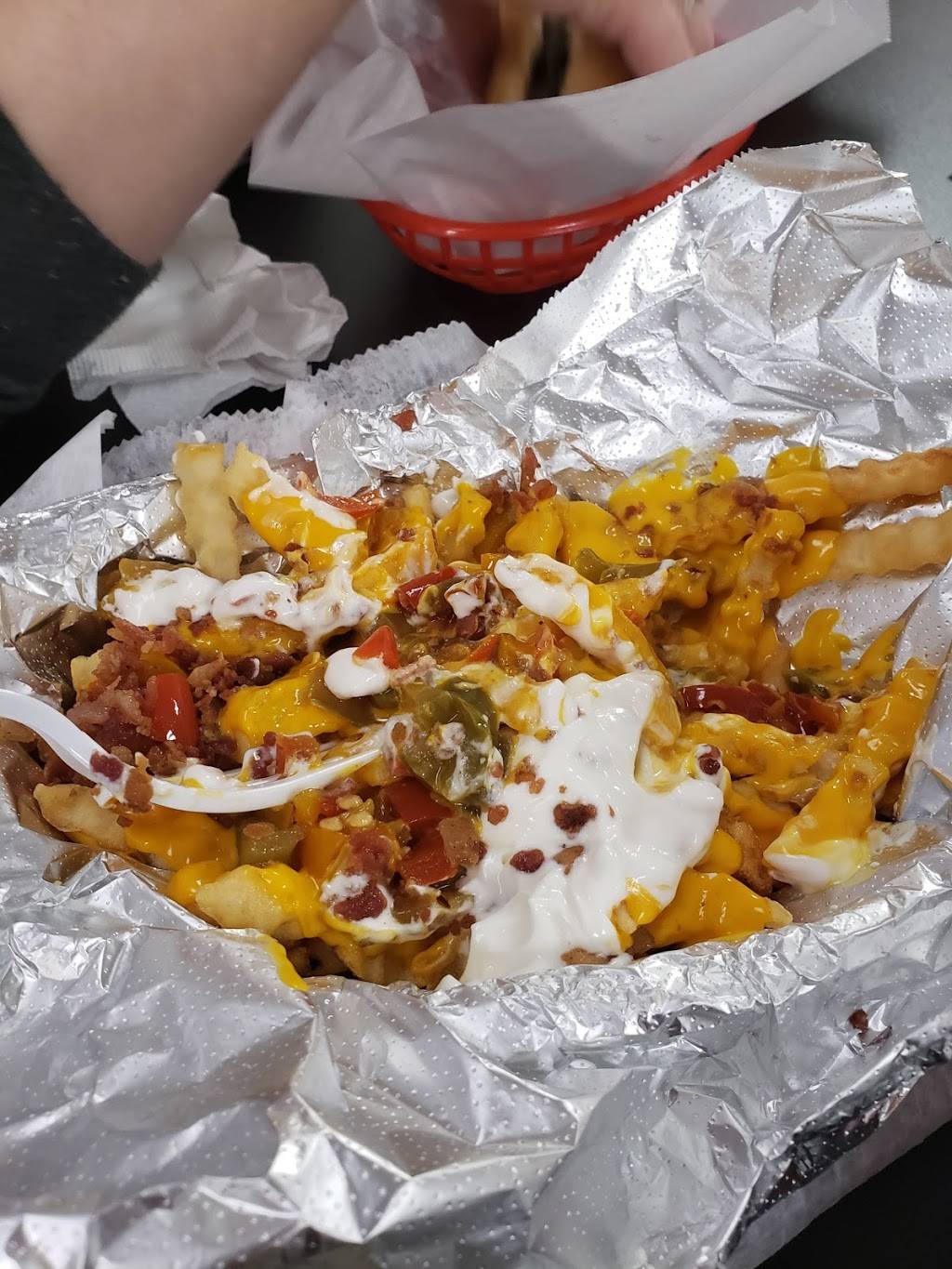 Uncle Dogs | restaurant | 643 Capital Ave SW, Battle Creek, MI 49015, USA | 2692237648 OR +1 269-223-7648