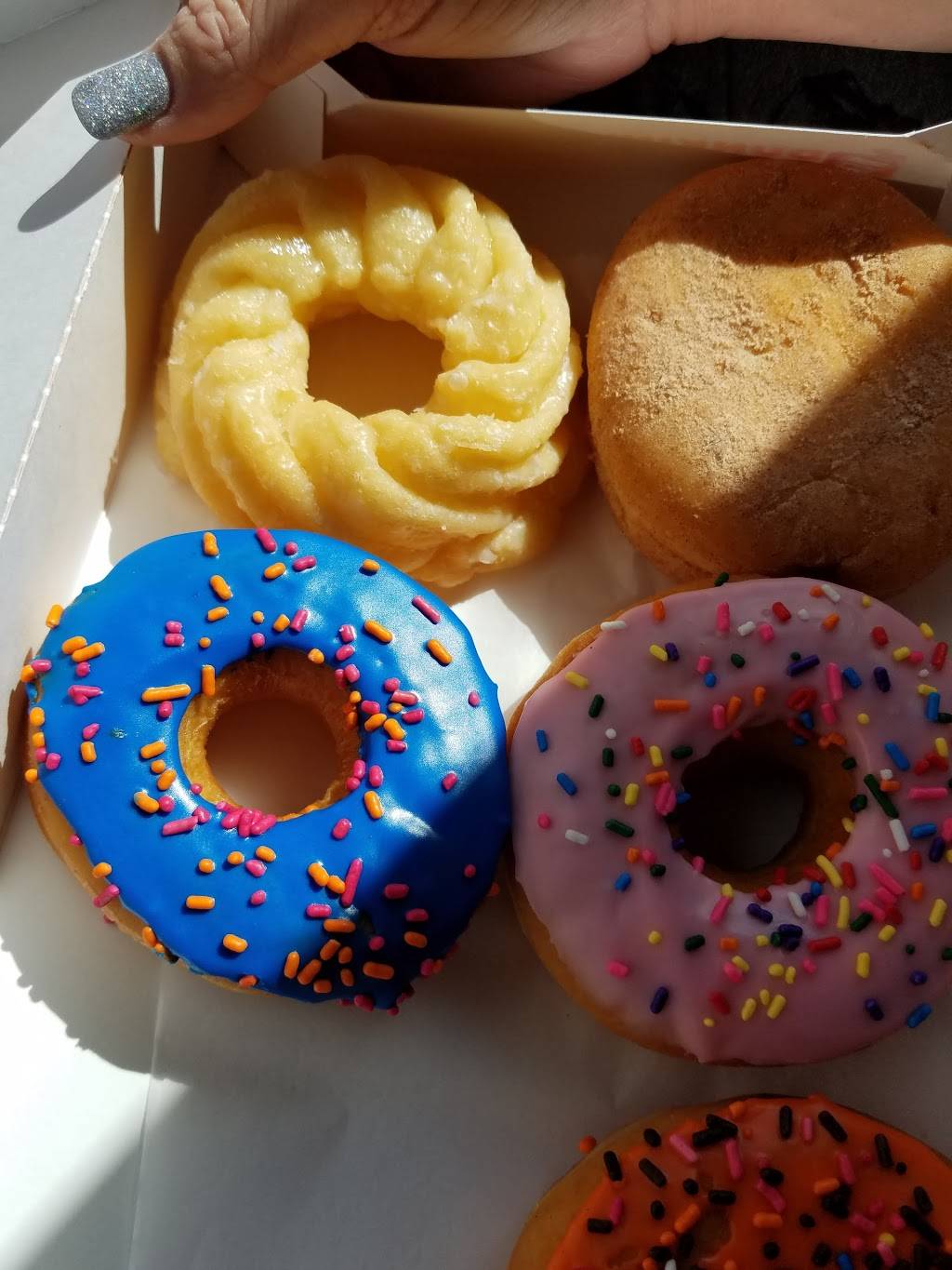 Dunkin | bakery | 920 N 11th St, Beaumont, TX 77702, USA | 4098332104 OR +1 409-833-2104