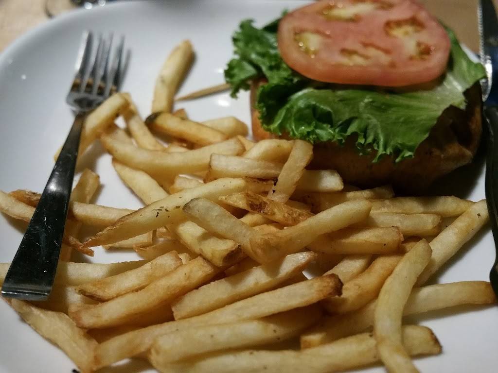 Boston Pizza | restaurant | 221 Glendale Ave, St. Catharines, ON L2T 2K9, Canada | 9056871991 OR +1 905-687-1991