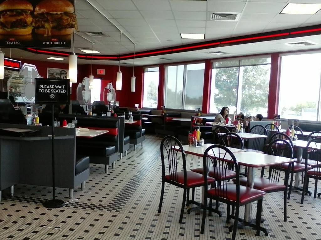 Steak n Shake | restaurant | 2121 N State St, Greenfield, IN 46140, USA | 3174671581 OR +1 317-467-1581