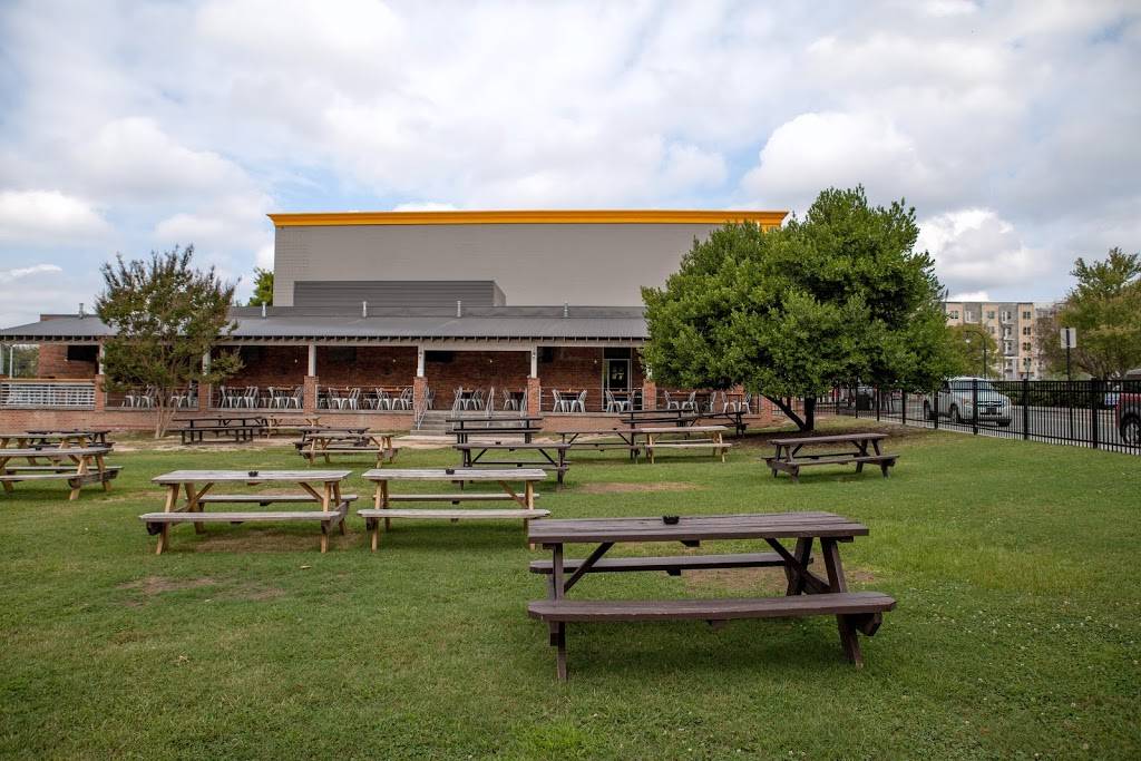 Bull McCabes Irish Pub | restaurant | 427 W Main St, Durham, NC 27701, USA | 9196823061 OR +1 919-682-3061