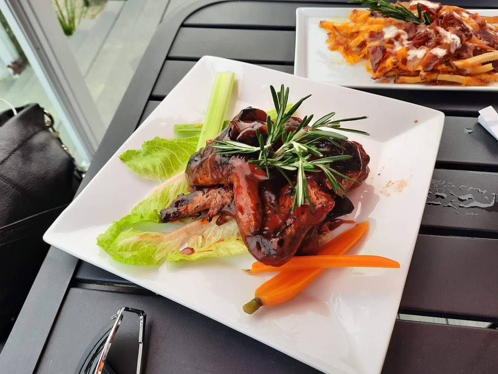 Shoreline beach club | restaurant | 38 Elm St, Tyngsborough, MA 01879, USA | 9782265538 OR +1 978-226-5538