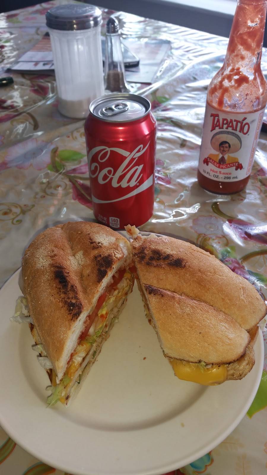 Silvia’s Pupuseria | restaurant | 621 Lincoln Blvd, Middlesex, NJ 08846, USA | 7324694066 OR +1 732-469-4066