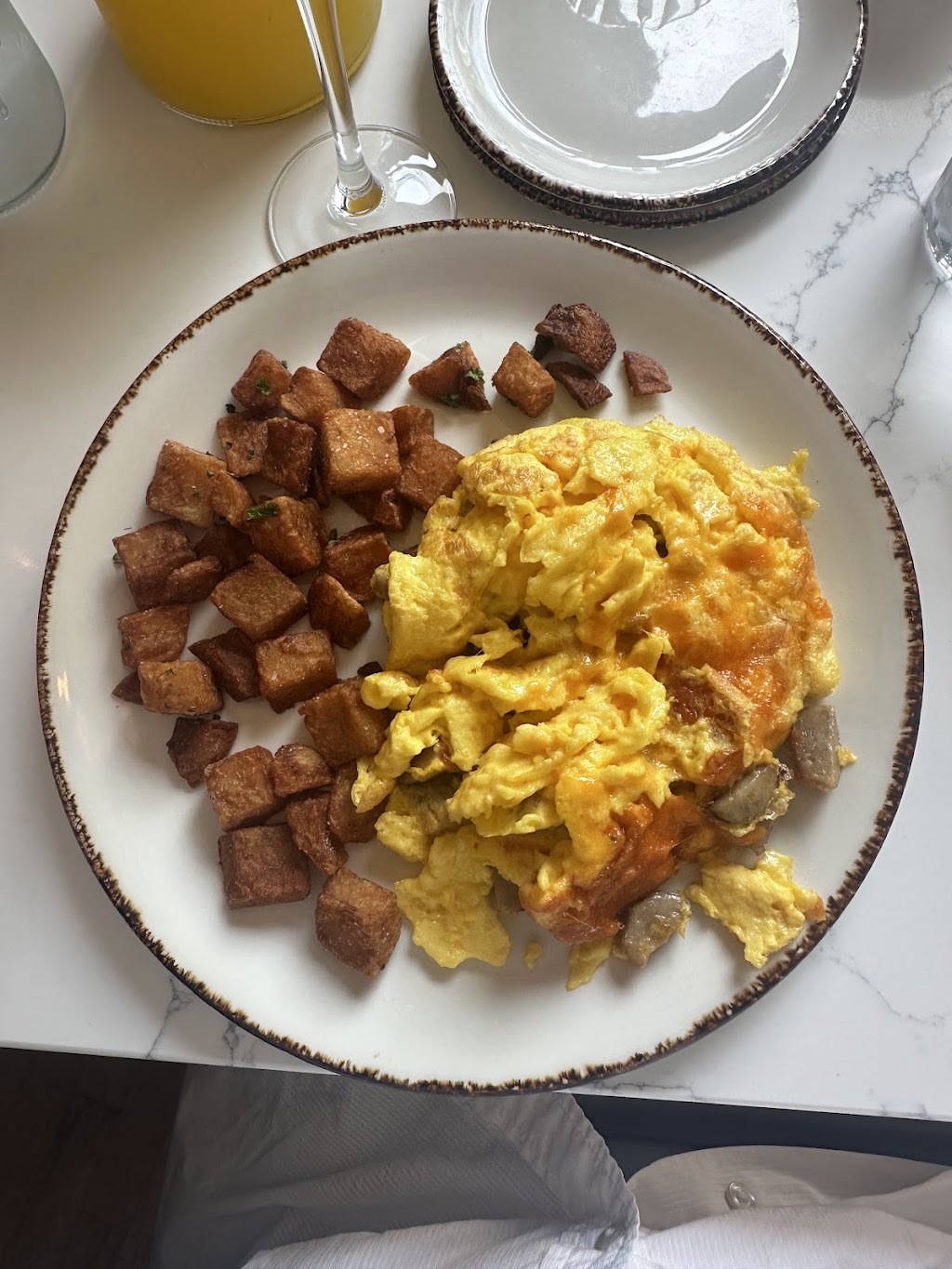 Evanston Corner Bistro | restaurant | 703 Church St, Evanston, IL 60201, USA | 8474929700 OR +1 847-492-9700