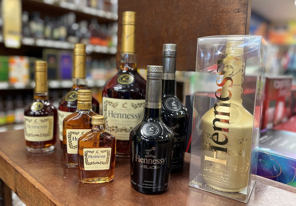 Flash Wine & Spirits | restaurant | 2380 Dixwell Ave UNIT 3, Hamden, CT 06514, USA | 2032884560 OR +1 203-288-4560