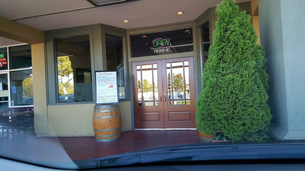 Ghiringhelli Pizzeria Grill & Bar | restaurant | 1535 S Novato Blvd, Novato, CA 94945, USA | 4158784977 OR +1 415-878-4977