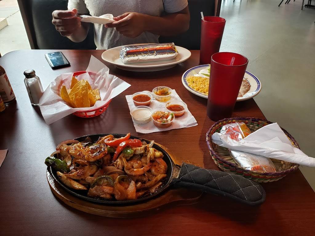 3 Hermanos Taqueria | restaurant | 900 Sterling Pkwy, Lincoln, CA 95648, USA | 9162539107 OR +1 916-253-9107