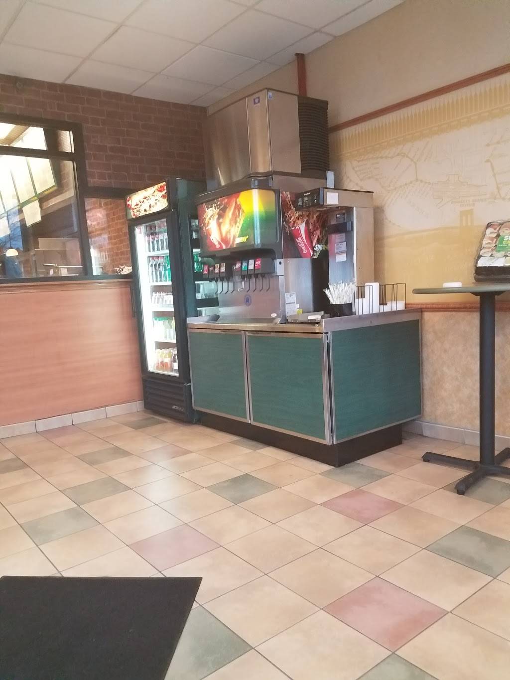 Subway | restaurant | 19548 Kelly Rd, Harper Woods, MI 48225, USA | 3133273061 OR +1 313-327-3061