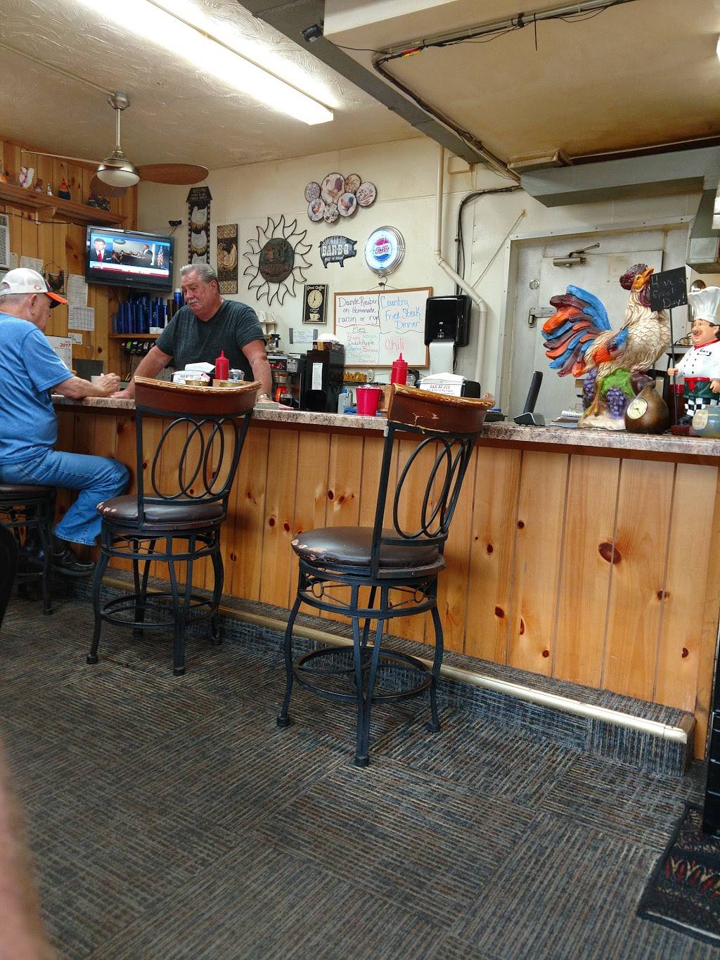 Smokeys Country Diner | restaurant | 561 17th Ave, East Moline, IL 61244, USA | 3099129001 OR +1 309-912-9001