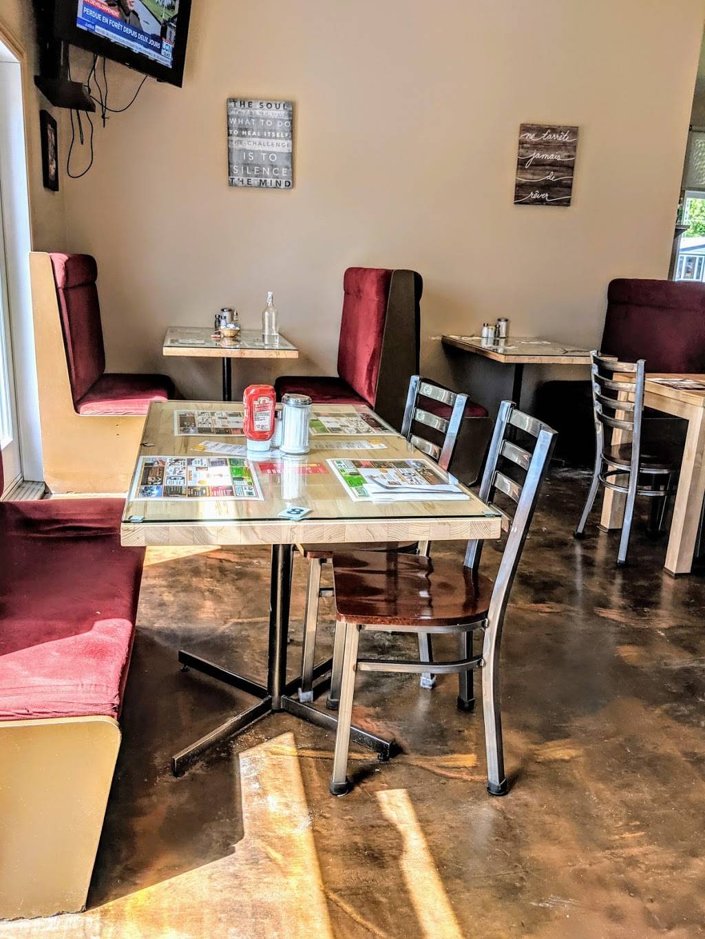 Chez Martin | restaurant | 115 Rue Saint Joseph, Gracefield, QC J0X 1W0, Canada | 8194634444 OR +1 819-463-4444