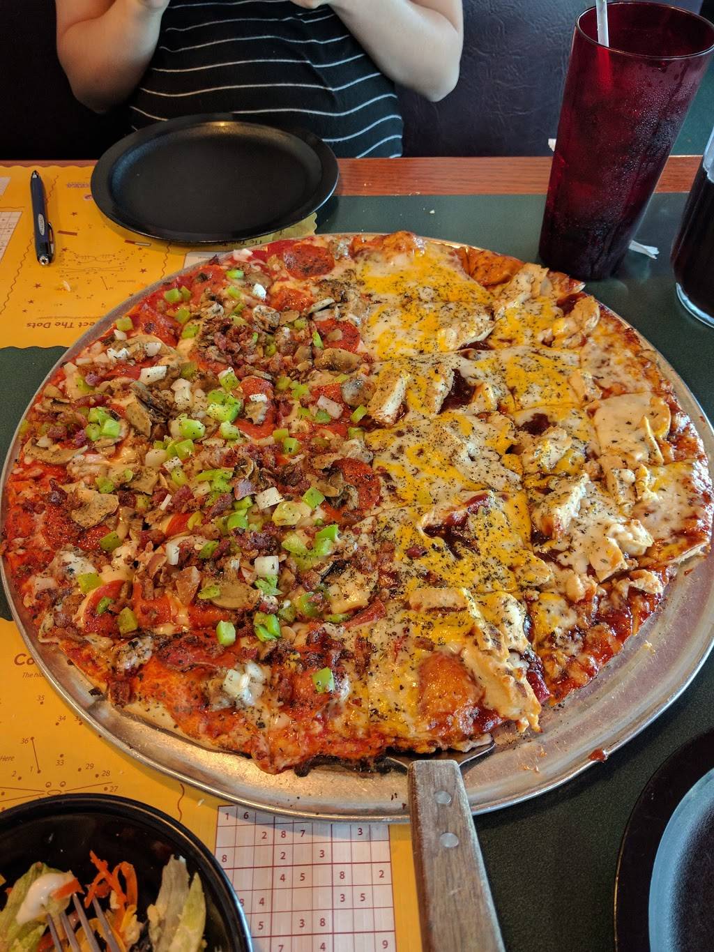 Monicals Pizza | restaurant | 528 E Springfield Rd, Arcola, IL 61910, USA | 2172684141 OR +1 217-268-4141