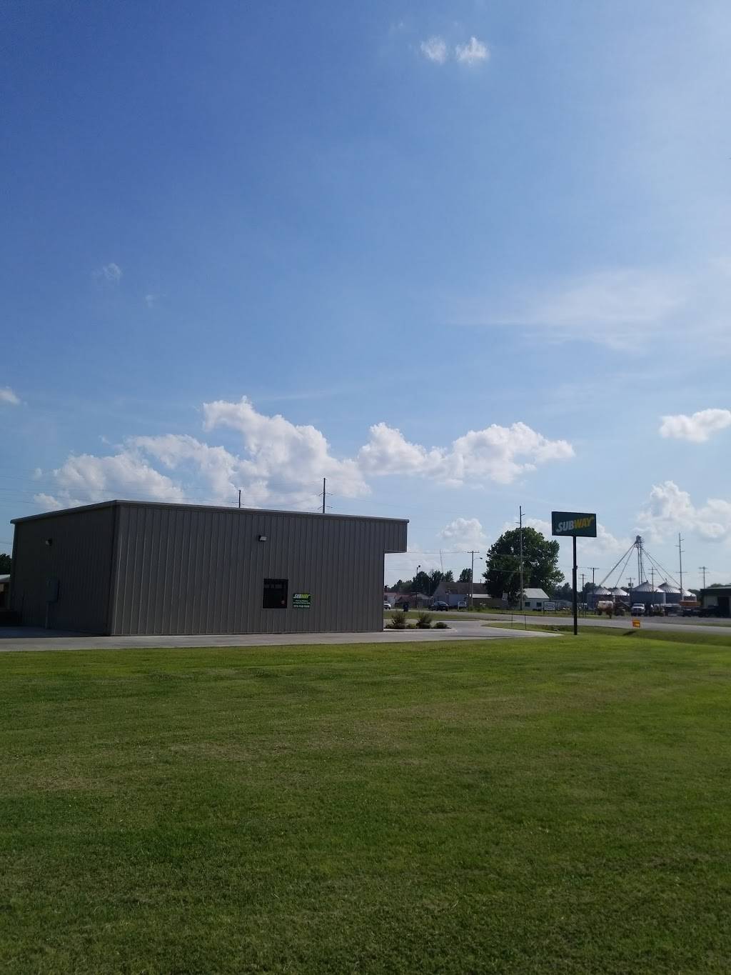 Pizza Hut | meal takeaway | 635 US-61, New Madrid, MO 63869, USA | 5737485540 OR +1 573-748-5540