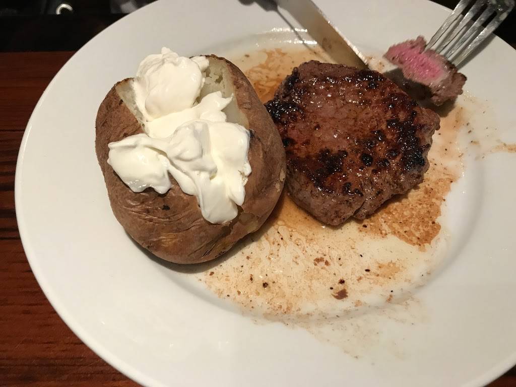 LongHorn Steakhouse | meal takeaway | 255 Palm Bay Rd NE, West Melbourne, FL 32904, USA | 3217235200 OR +1 321-723-5200