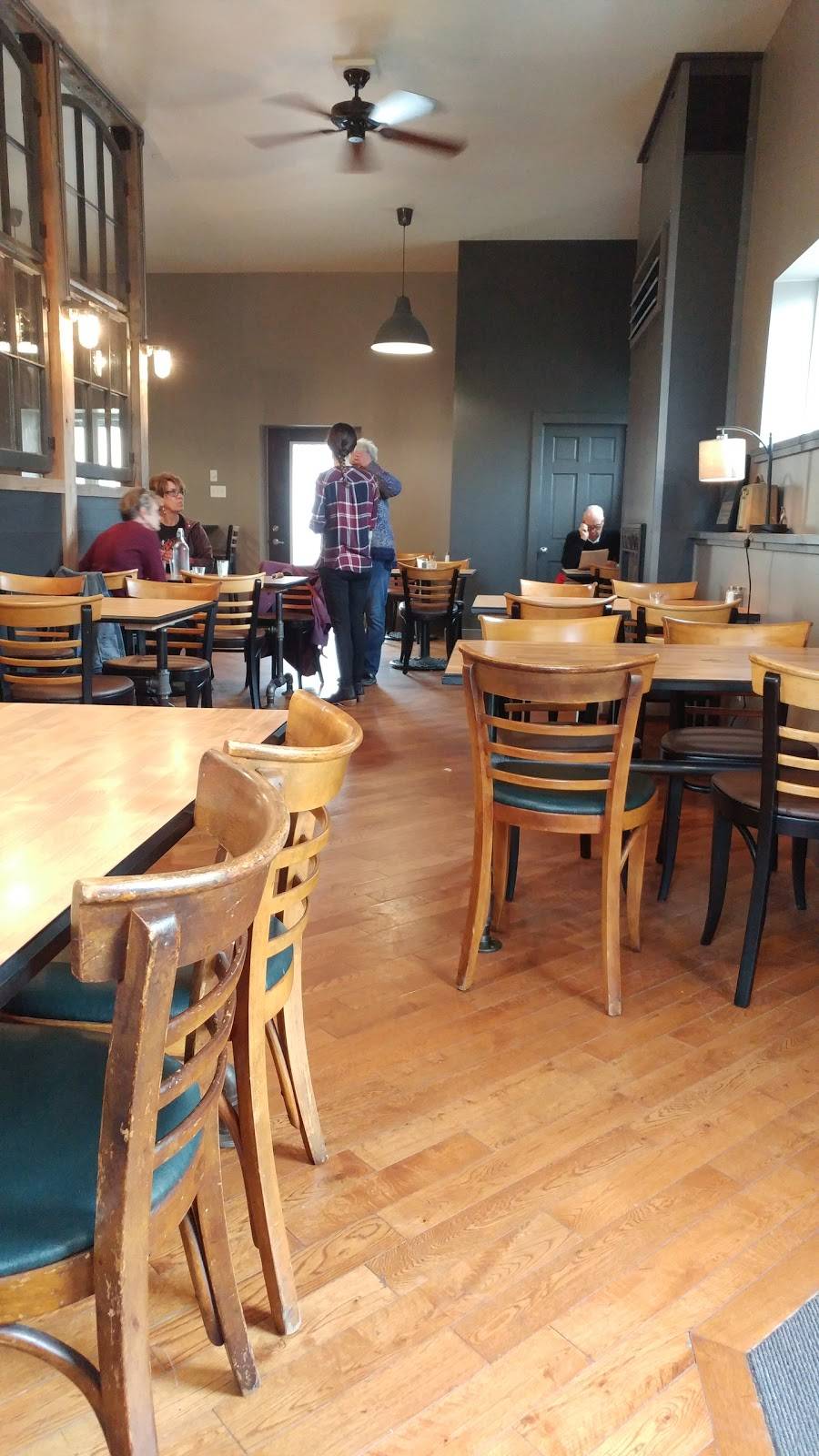 Café Whim | restaurant | 7 Russell St W, Smiths Falls, ON K7A 1N8, Canada | 6132833008 OR +1 613-283-3008