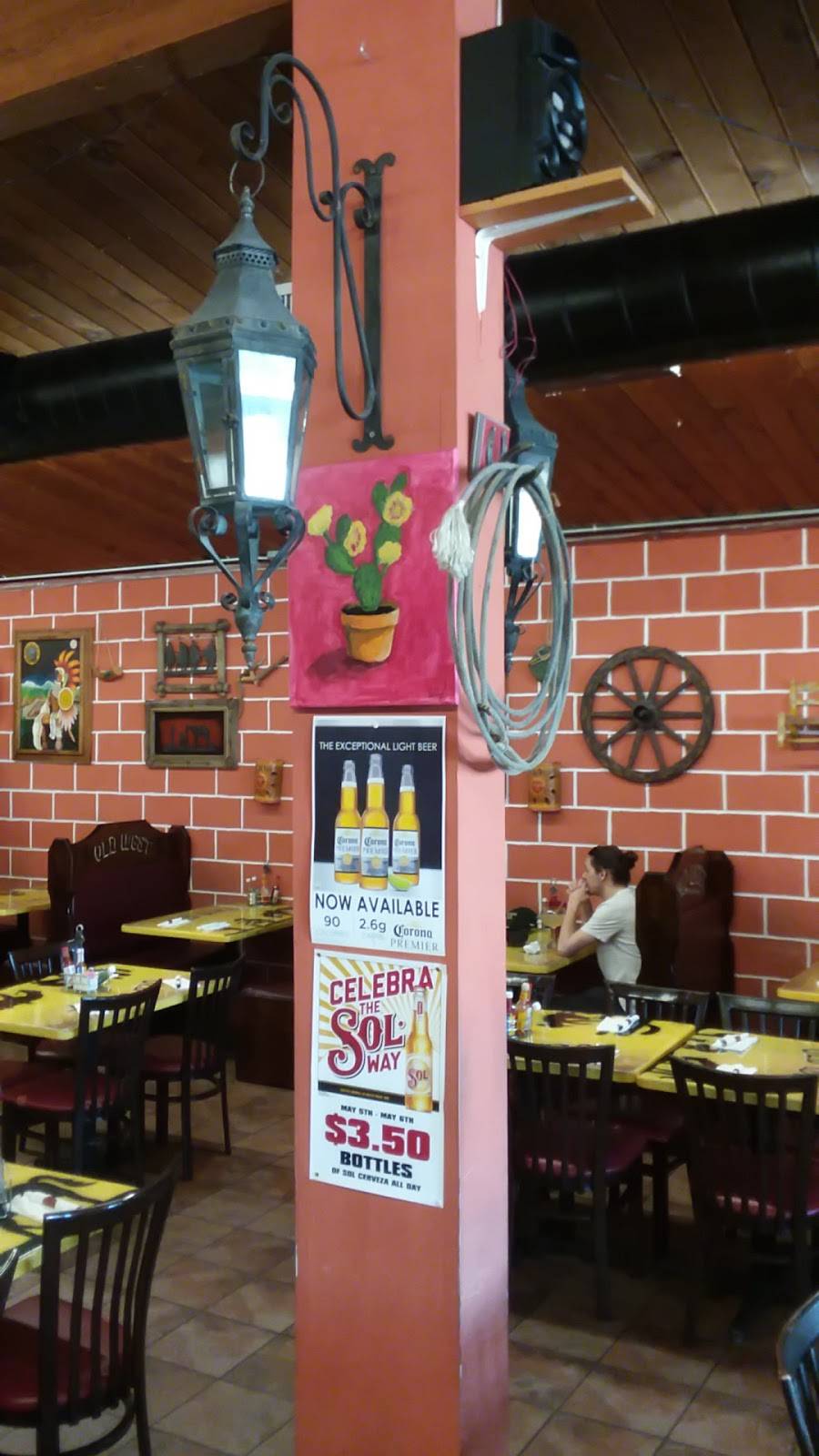 Old West Mexican Restaurant | restaurant | 4138 Fleur Dr #2324, Des Moines, IA 50321, USA | 5152852468 OR +1 515-285-2468