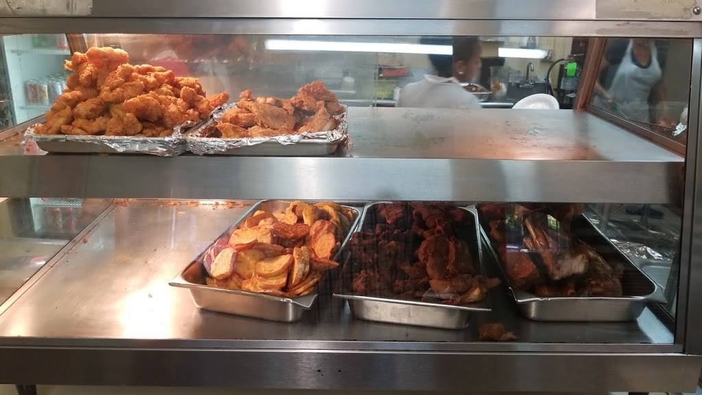 El Pez Dorado Bar & Grill | restaurant | 4323, 678 Essex St, Lawrence, MA 01841, USA | 9789751141 OR +1 978-975-1141