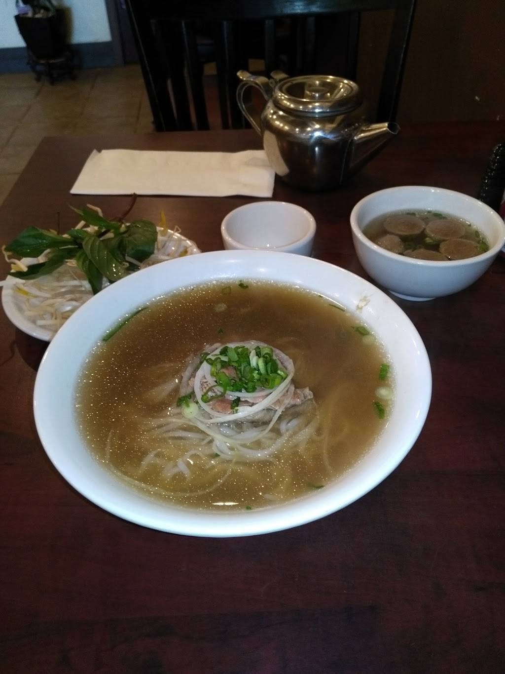 Pho Saigon | restaurant | 16925 Yonge St, Newmarket, ON L3Y 5Y1, Canada | 9058303488 OR +1 905-830-3488