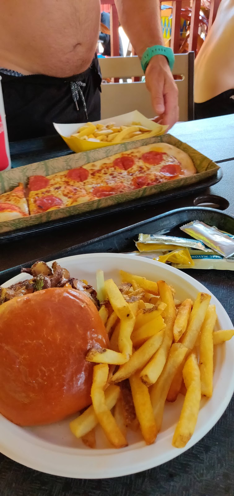 Whakawaiwai Eats | restaurant | 6000 Universal Blvd, Orlando, FL 32819, USA | 4073638000 OR +1 407-363-8000