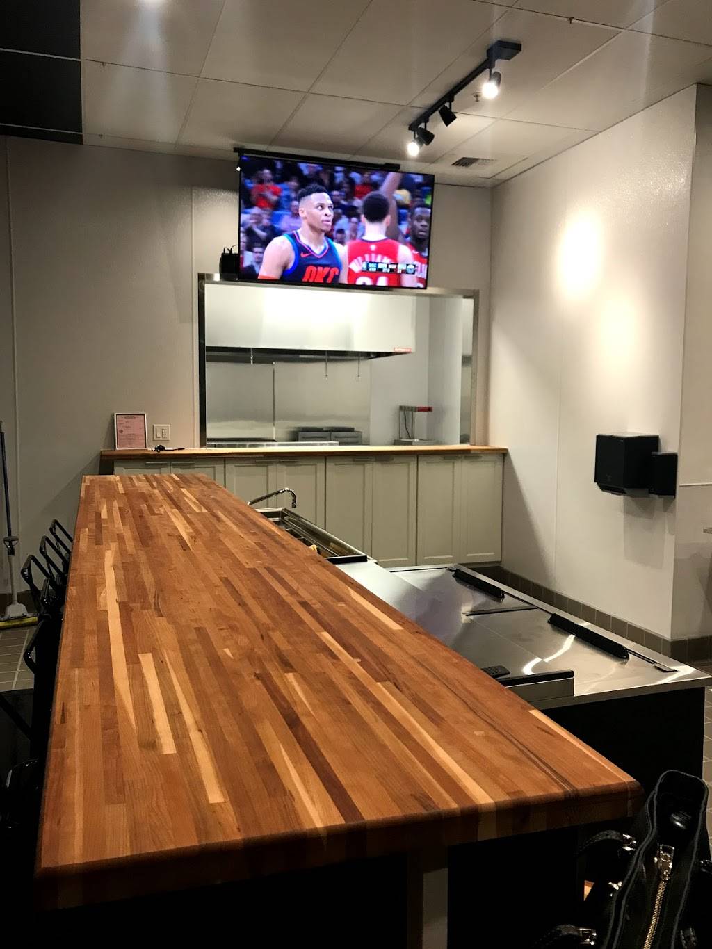 KiKi’s Burger Bar | restaurant | 4815 Lone Tree Way Suite A, Antioch, CA 94531, USA | 9252079668 OR +1 925-207-9668