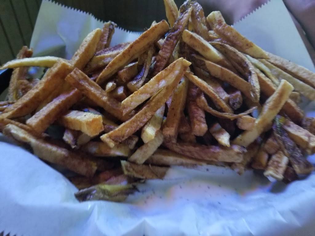 John & Helens Tavern | restaurant | 28897 US-30, Kensington, OH 44427, USA | 3302231918 OR +1 330-223-1918