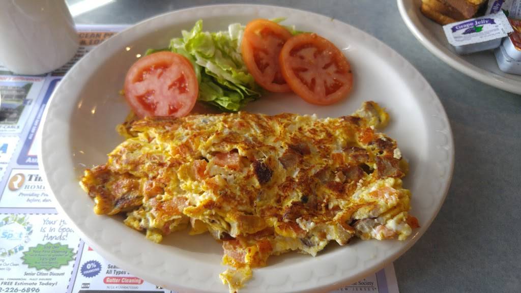 Crystal Diner | restaurant | 2 NJ-37, Toms River, NJ 08753, USA | 7322446262 OR +1 732-244-6262