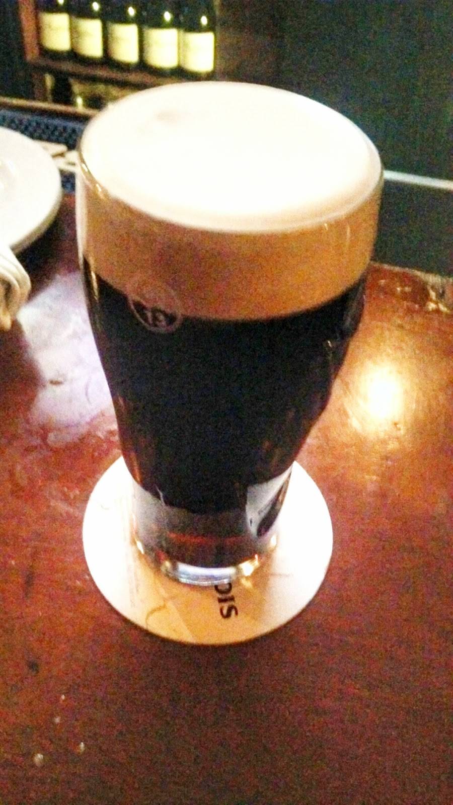 The Watering Hole | restaurant | 106 E 19th St, New York, NY 10003, USA | 2126745783 OR +1 212-674-5783