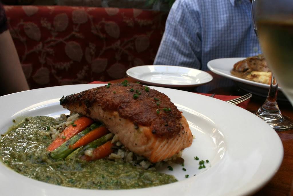 Phoebes Restaurant & Coffee Lounge | meal takeaway | 900 E Genesee St, Syracuse, NY 13244, USA | 3154755154 OR +1 315-475-5154