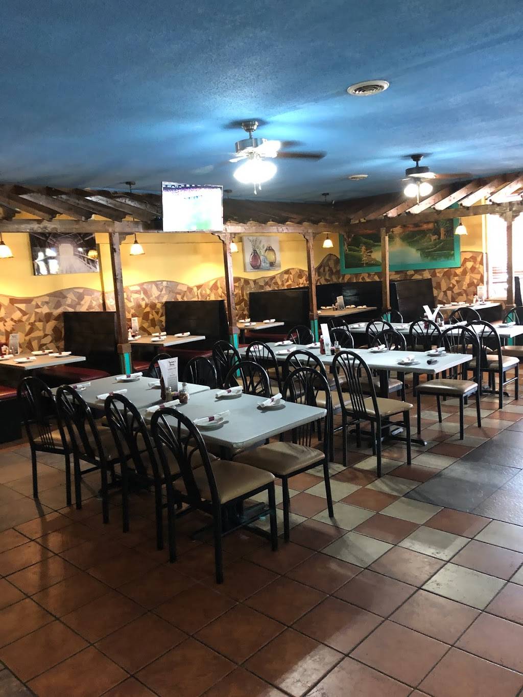 Varietes house | restaurant | 1386 Dolly Parton Pkwy, Sevierville, TN 37862, USA | 8653661302 OR +1 865-366-1302