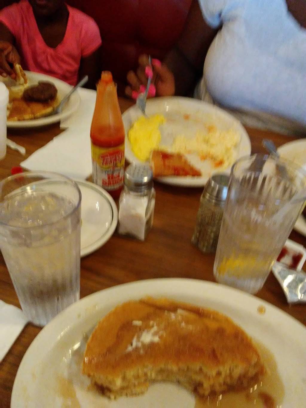 Dinos Family Restaurant | restaurant | 350 E Sugar Creek Rd, Charlotte, NC 28213, USA | 7045965030 OR +1 704-596-5030