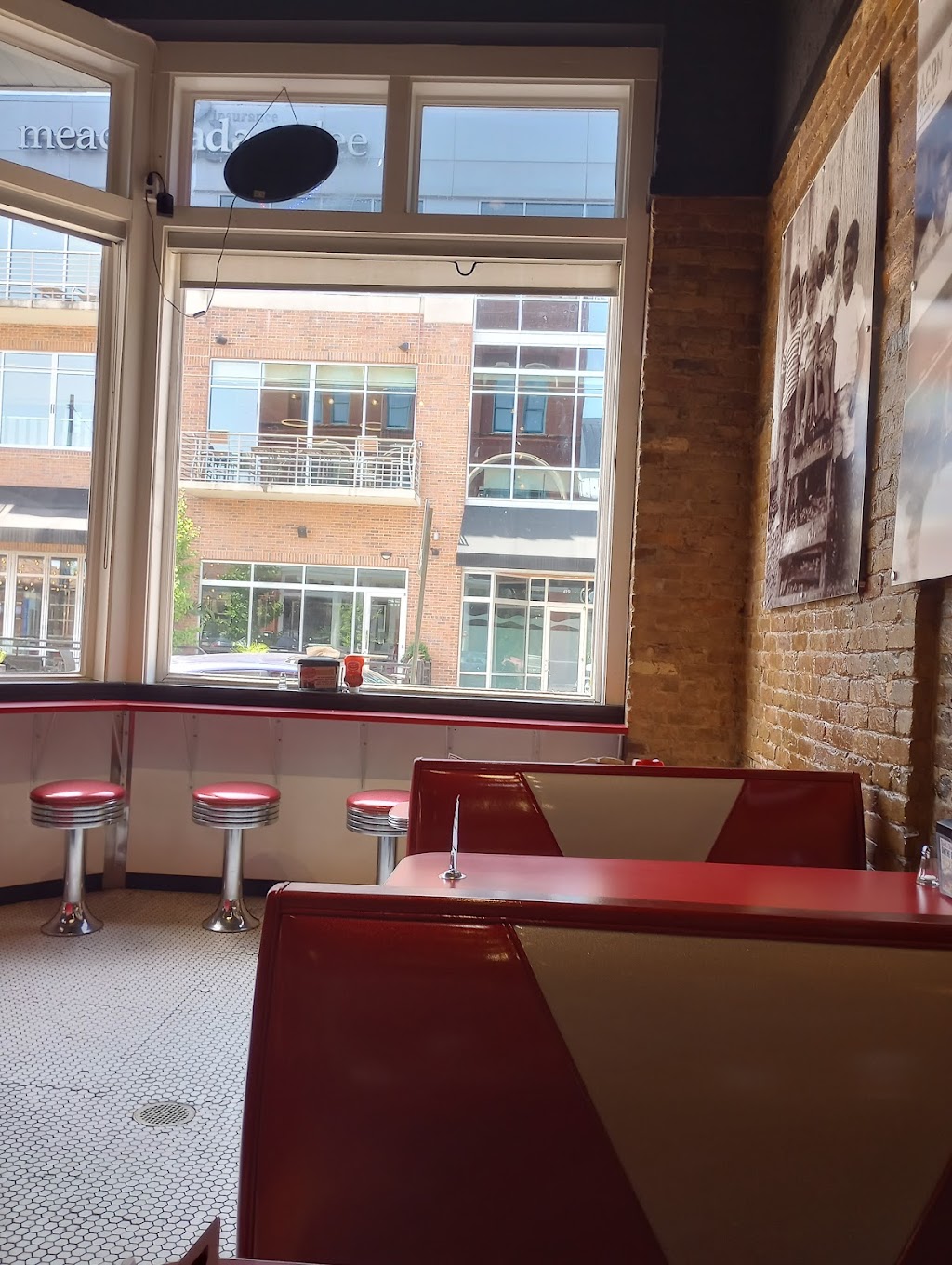 Davids Burgers | restaurant | Suite J & K, 400 President Clinton Ave, Little Rock, AR 72201, USA | 5014008371 OR +1 501-400-8371