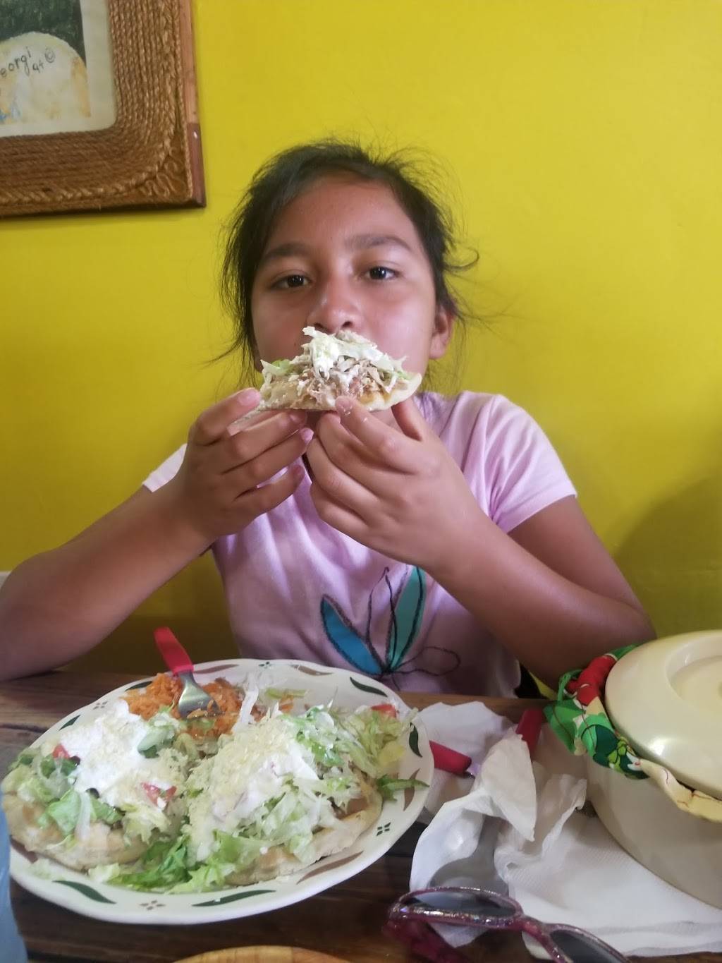 Antojitos Méxicanos Naty | restaurant | Rosarito Centro, Calle de la Palma 403, 17 de Agosto, 22700 Rosarito, B.C., Mexico | 016616122154 OR +52 661 612 2154