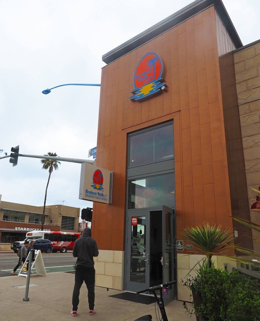 The Broken Yolk Cafe | restaurant | 5120 College Ave, San Diego, CA 92115, USA | 6195013030 OR +1 619-501-3030