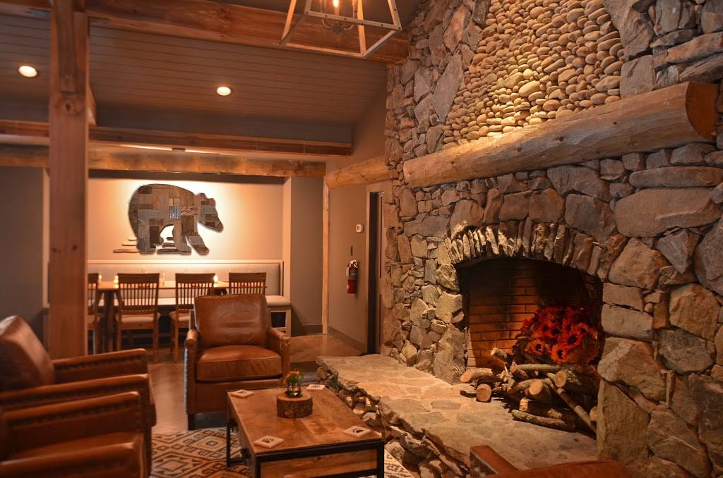 Dancing Bear Appalachian Bistro | restaurant | 137 Apple Valley Way, Townsend, TN 37882, USA | 8653362138 OR +1 865-336-2138