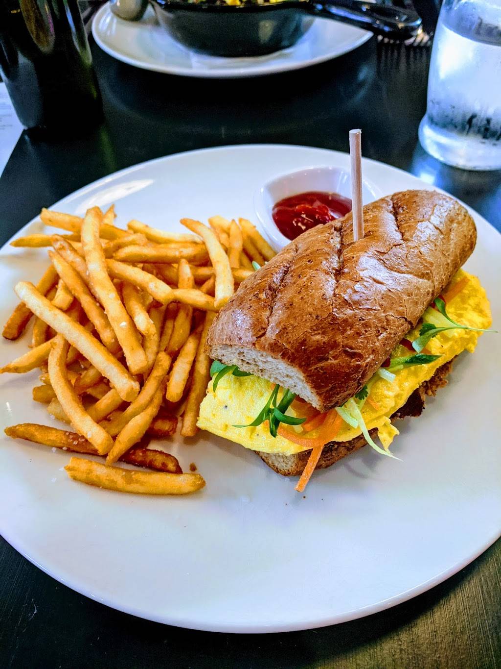 Centre Street Kitchen | restaurant | 1224 W Webster Ave, Chicago, IL 60614, USA | 3128151917 OR +1 312-815-1917