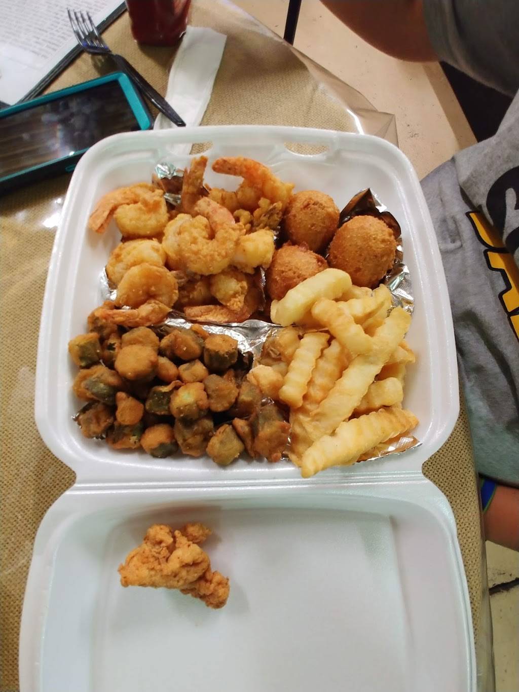 Browns Quality Seafood | restaurant | 602 W 6th St, Waynesboro, GA 30830, USA | 7065540102 OR +1 706-554-0102